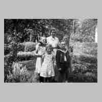 094-0117 5 Darge Kinder im Sommer 1936 im Garten in Schirrau.JPG